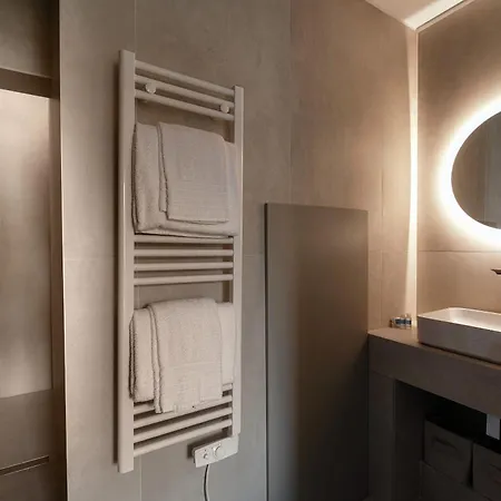 Floristeria By Quokka 360 - A Stone's Throw From The Walled Of * Como